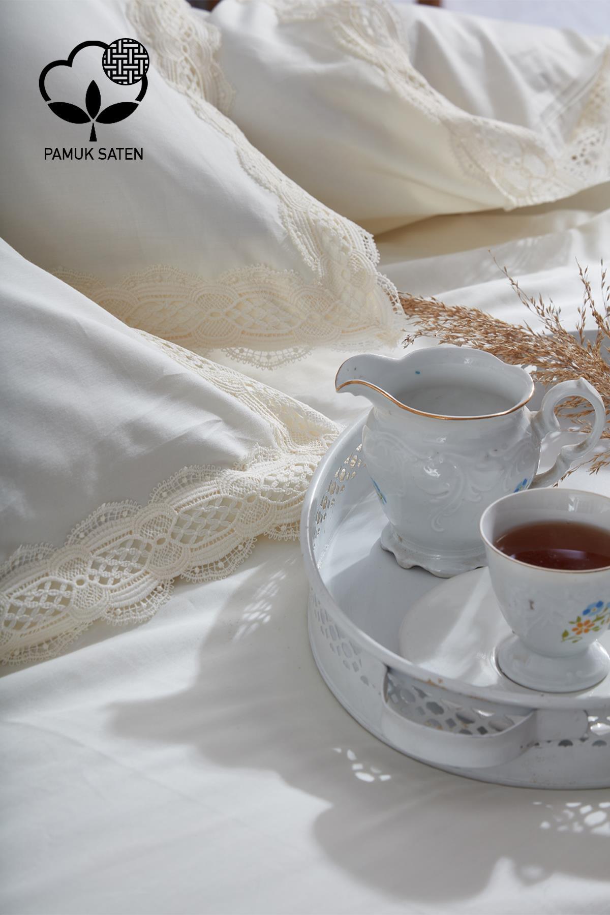 Set copripiumino matrimoniale 6 pezzi in raso di cotone 300 TC con pizzo Asel - Nazik Home - Dai valore alla tua casa!
