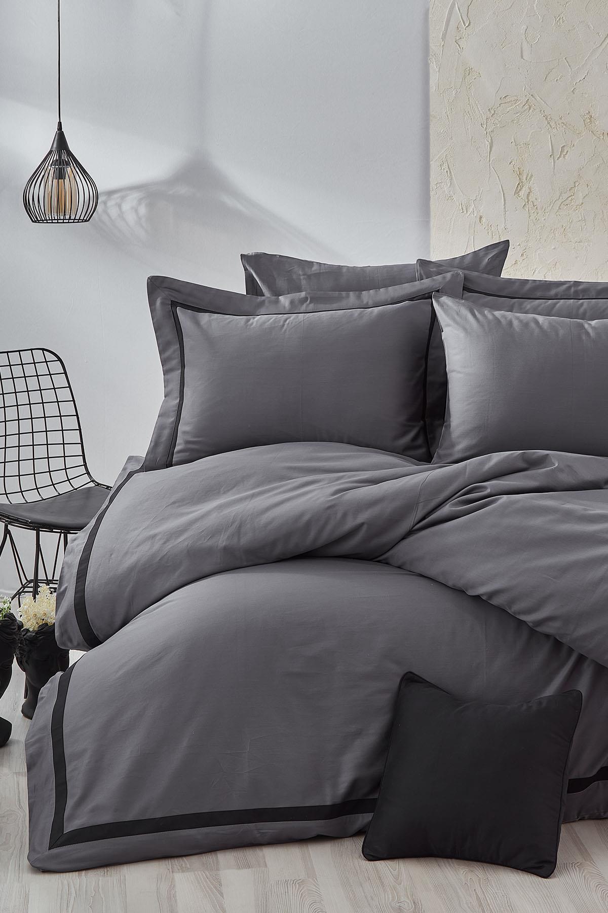 Set Copripiumino Matrimoniale King Size 7 Pezzi in Raso di Cotone con Bordo Carisma