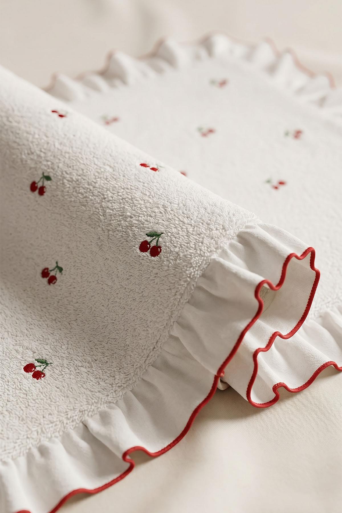 Set di 2 tappetini con ricamo ciliegia Cherry (60 x 100 cm)