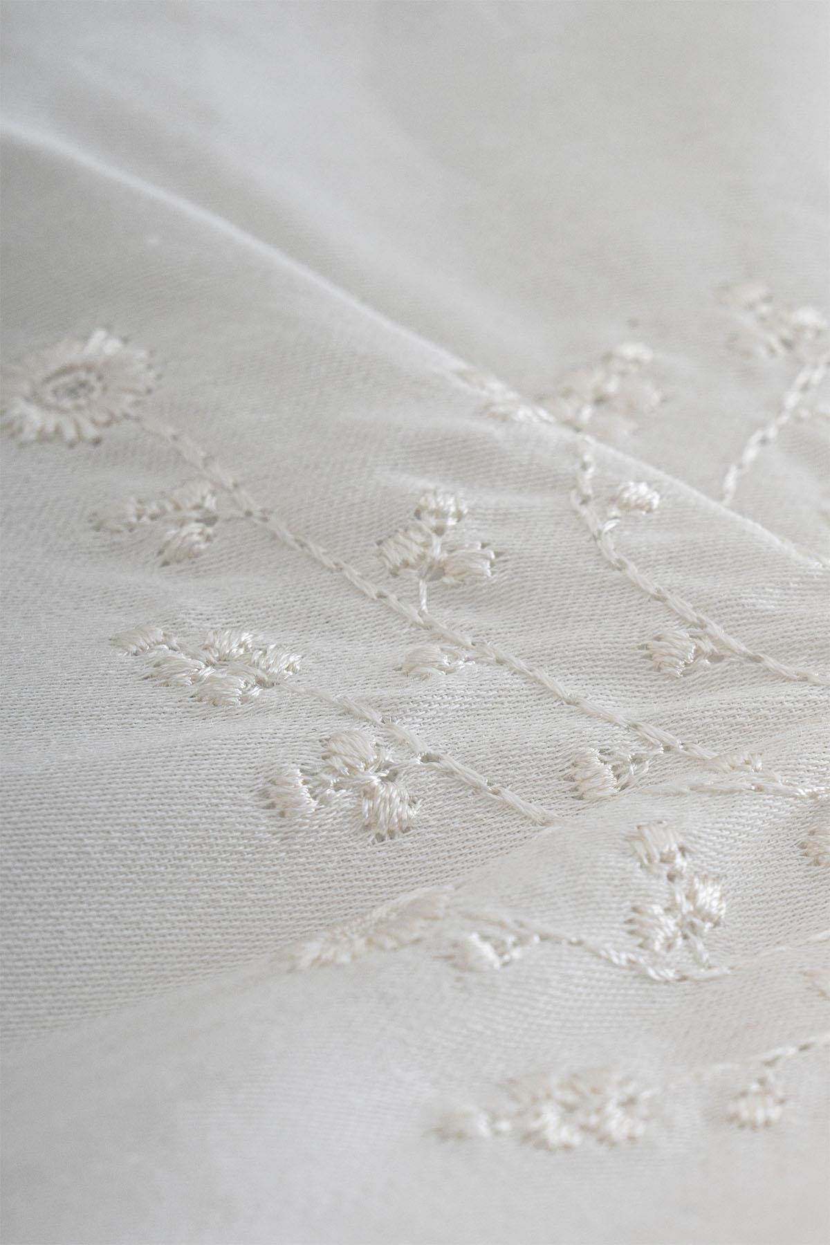 Set di biancheria da letto matrimoniale in raso di cotone a 6 pezzi con elegante ricamo floreale a spirale