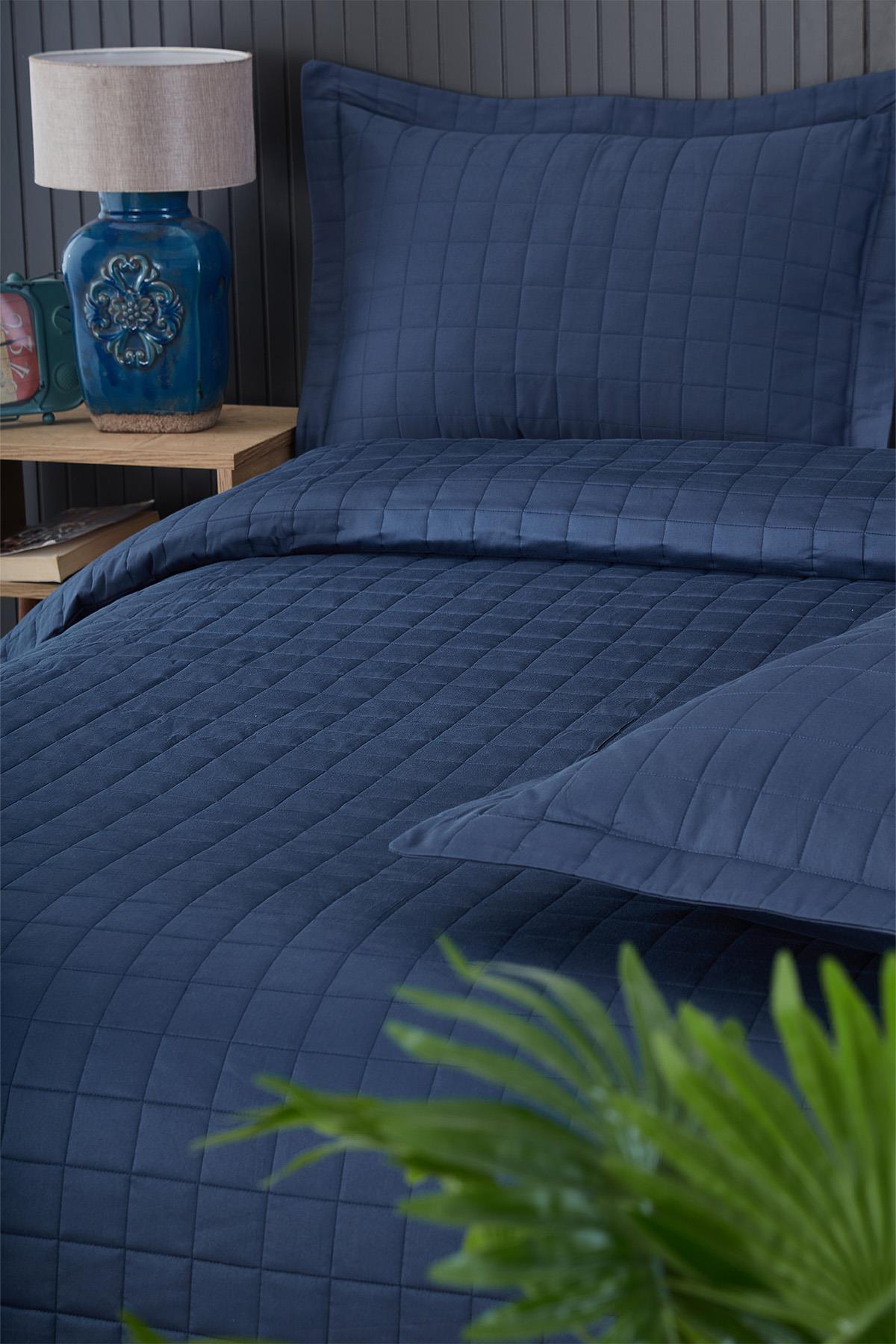 Copriletto matrimoniale trapuntato blu navy con federe, decorazione per camera da letto moderna
