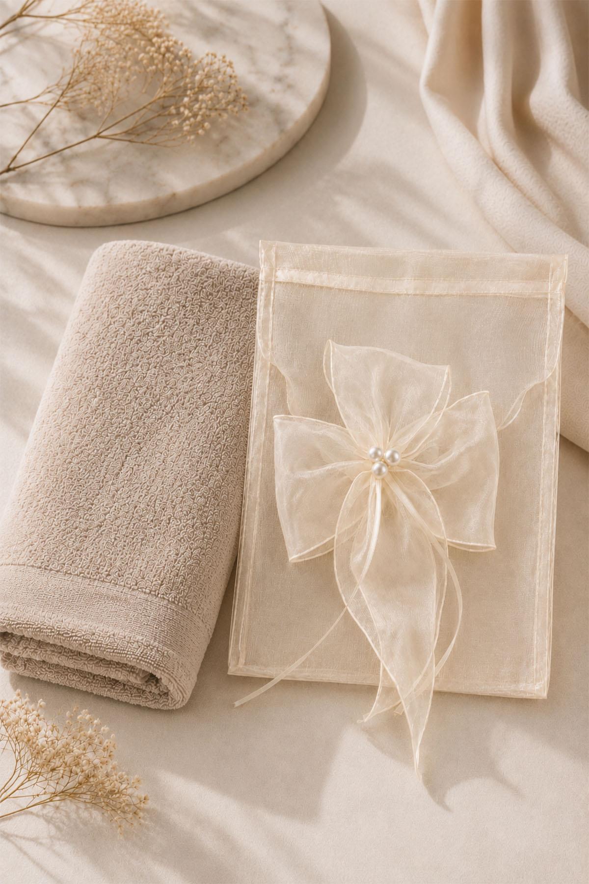 Sacchetto regalo con dettagli a forma di fiore di perla
