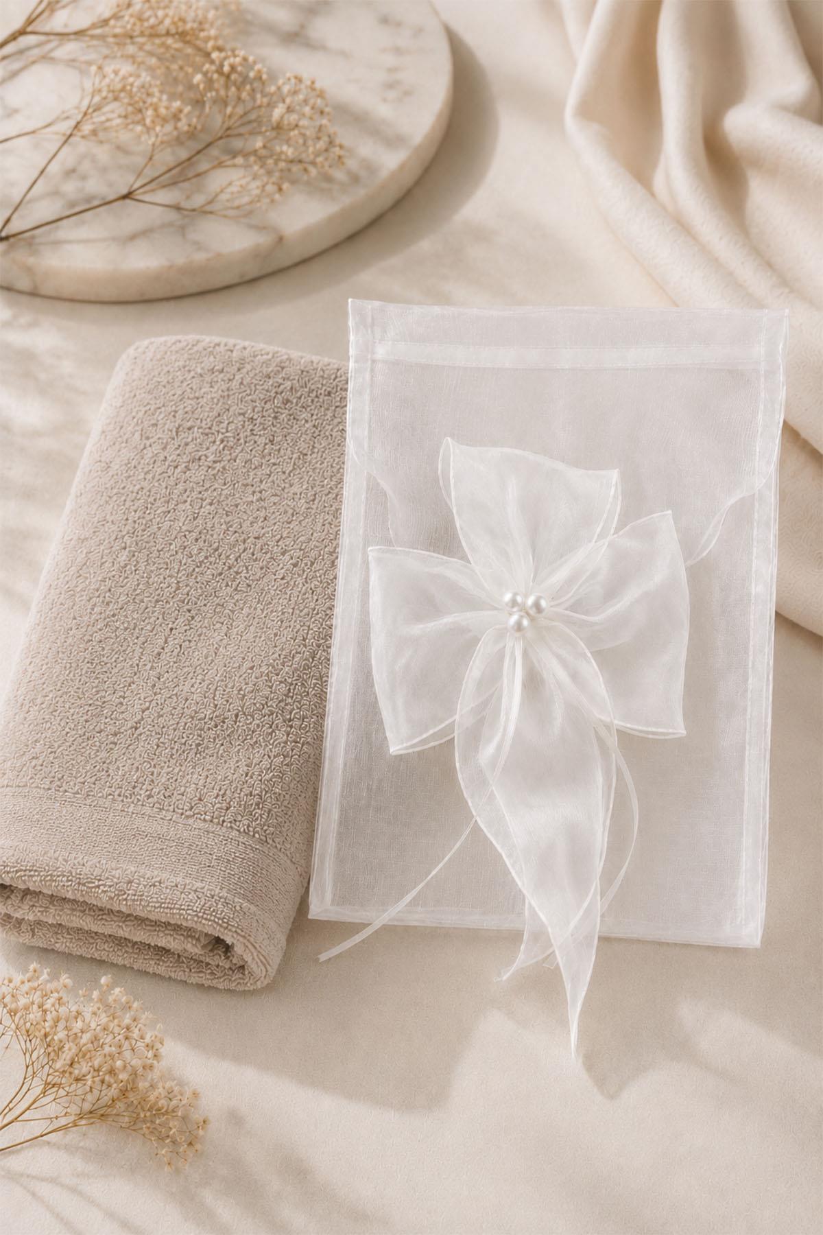 Sacchetto regalo con dettagli a forma di fiore di perla
