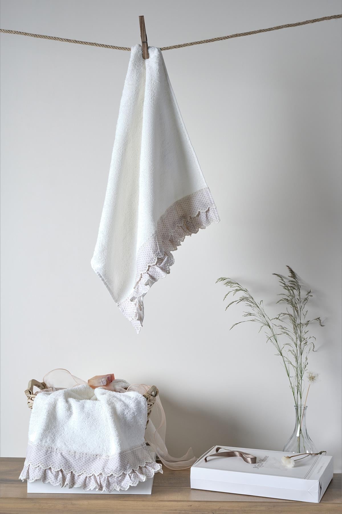 Set di 2 asciugamani viso da regalo Irena (50 x 80 cm)