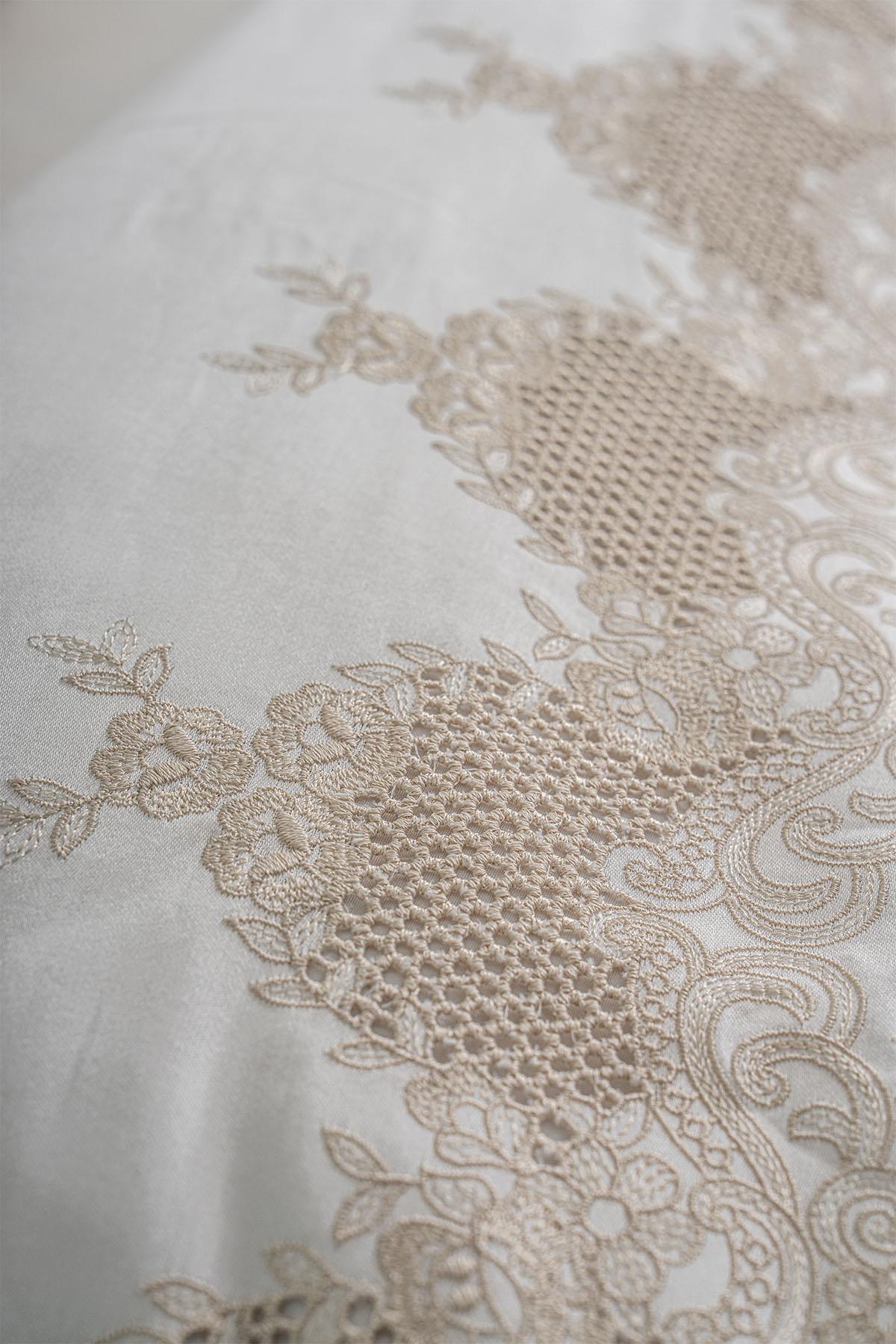 Set Copripiumino Matrimoniale 6 Pezzi in Raso di Cotone con Ricamo Iris