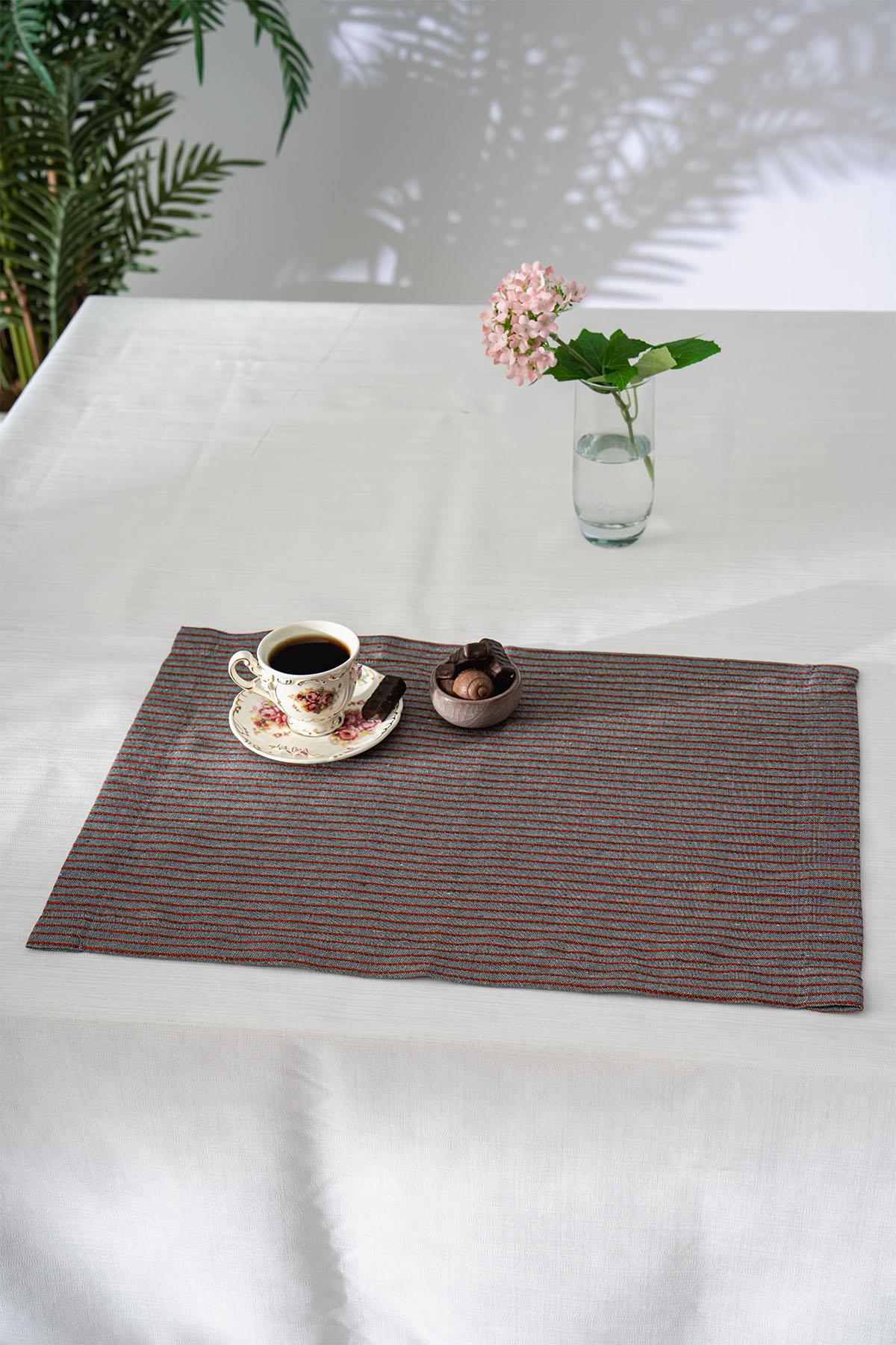 Loris Stain-Resistant Worry-Free 4-Piece Placemat Set (35 x 50 cm)