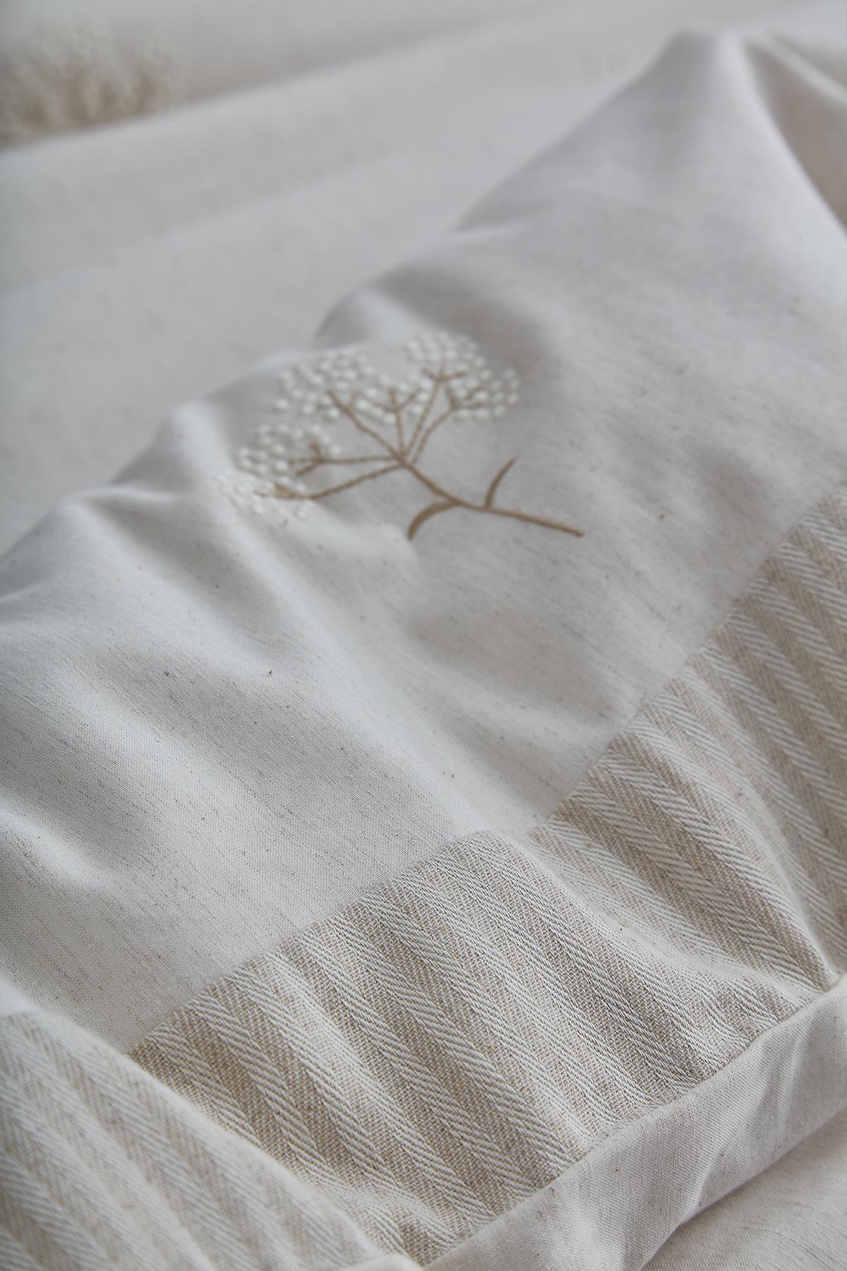 Set Copripiumino Matrimoniale King Size Loya in Raso di Cotone con Ricamo Floreale, 6 Pezzi
