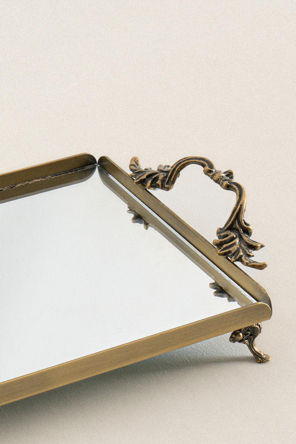 Piccolo vassoio da portata a specchio con manici in bronzo anticato, design decorativo e classico