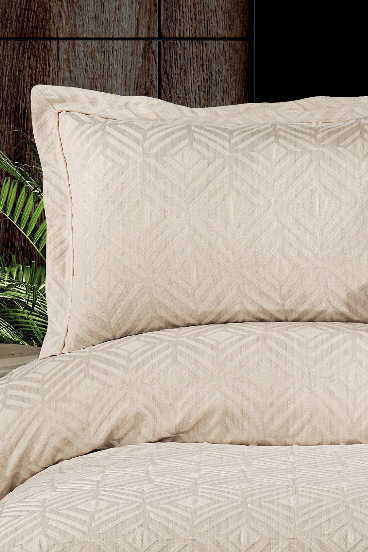 Copriletto matrimoniale jacquard con motivo geometrico beige e set di federe