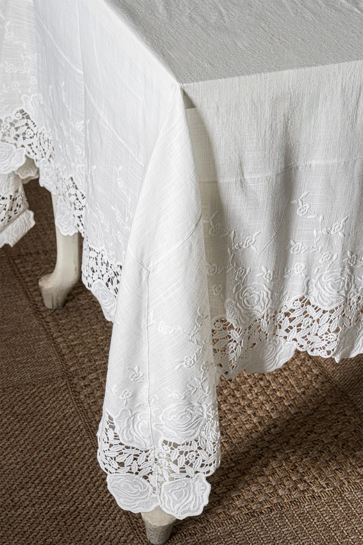 Morena Flower Embroidered Stain-Resistant, Worry-Free Tablecloth (160 x 260 cm)