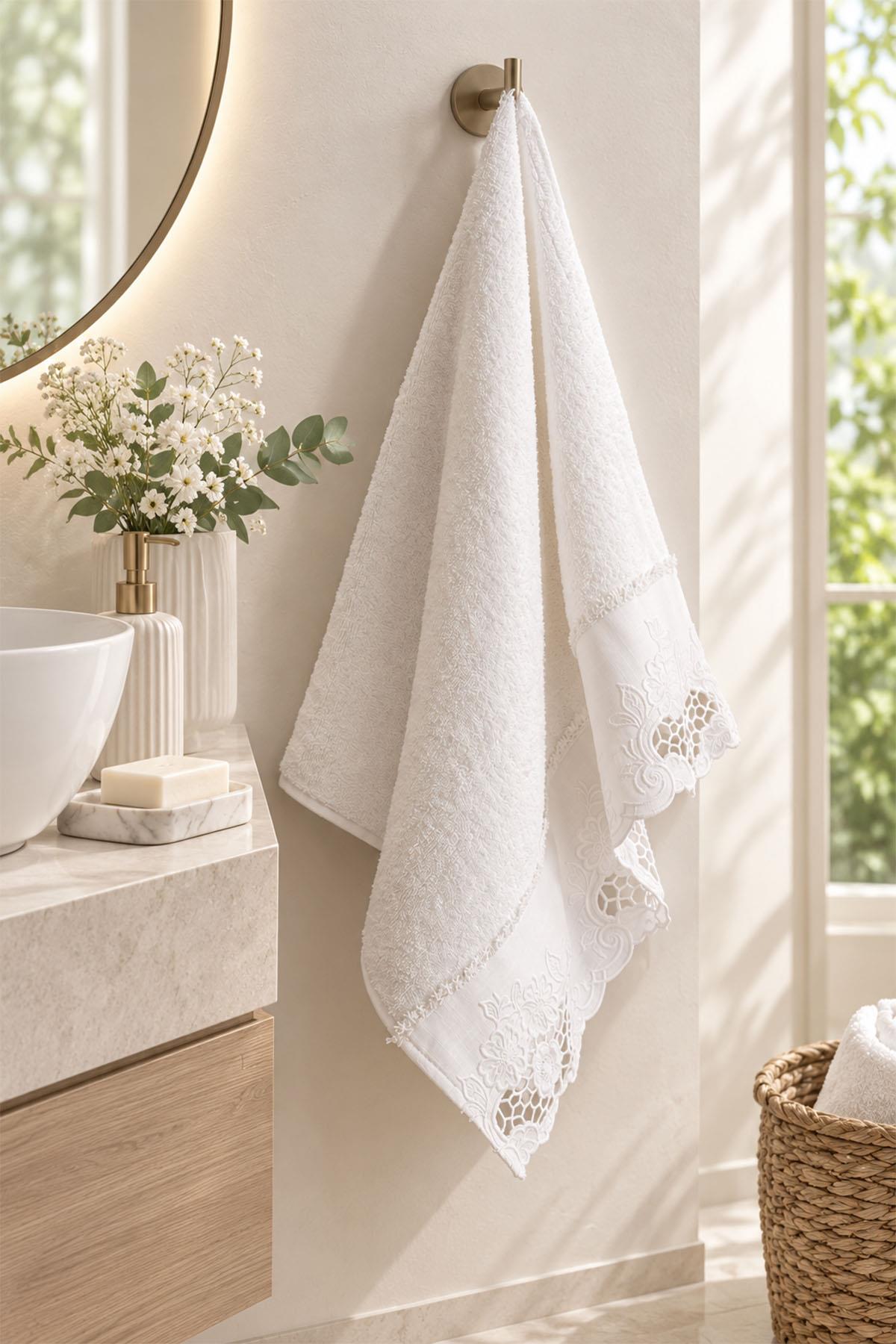 Asciugamano da bagno ricamato Puerta Çiçek (90 x 150 cm)