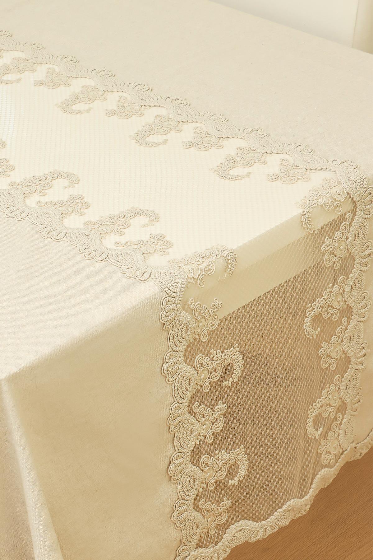 Tovaglia rettangolare color crema con dettagli in pizzo, decorazione per la tavola elegante e raffinata