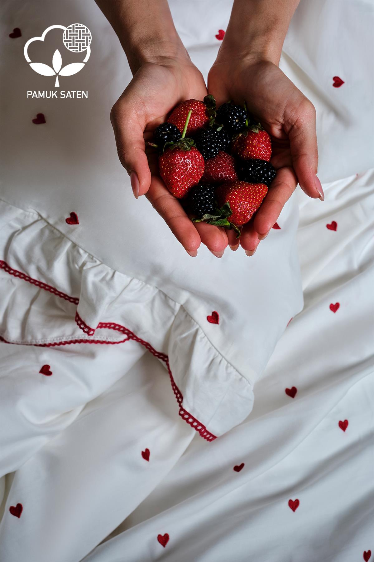 Set Copripiumino Matrimoniale King Size Amore in Raso di Cotone con Ricamo a Cuore, 6 Pezzi