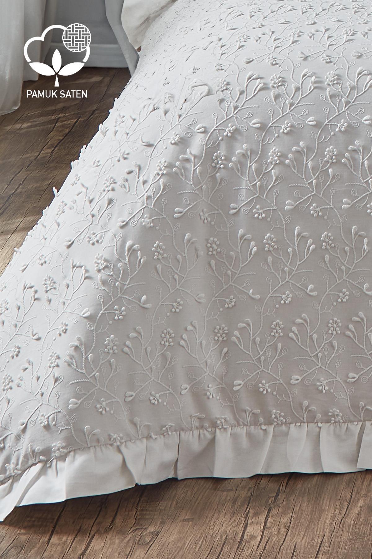 Set copripiumino matrimoniale in raso di cotone bianco con ricami, pizzo e motivi floreali