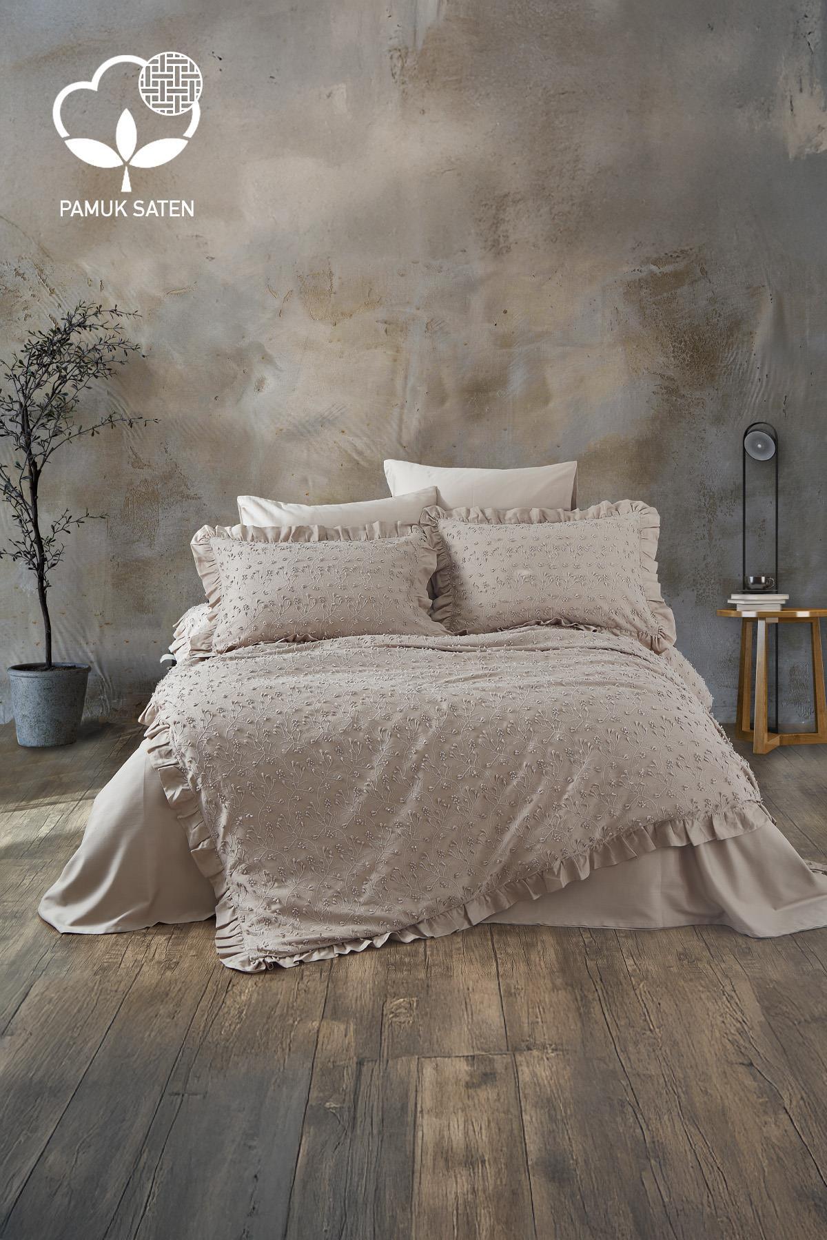 Set copripiumino matrimoniale in raso di cotone ricamato color beige, decoro camera da letto moderno