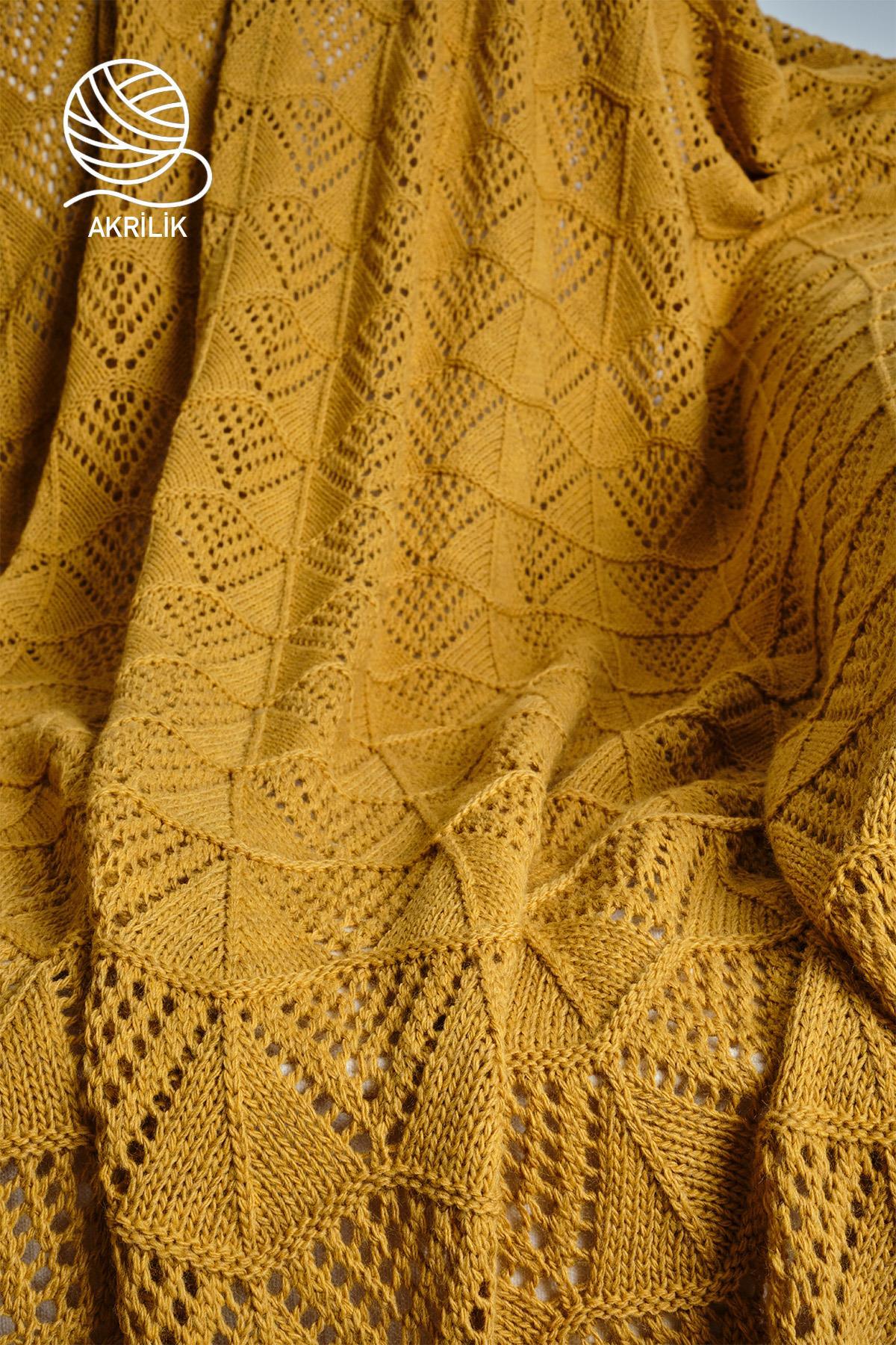 Coperta da TV in maglia gialla in acrilico con motivo geometrico, un complemento d'arredo confortevole ed elegante.