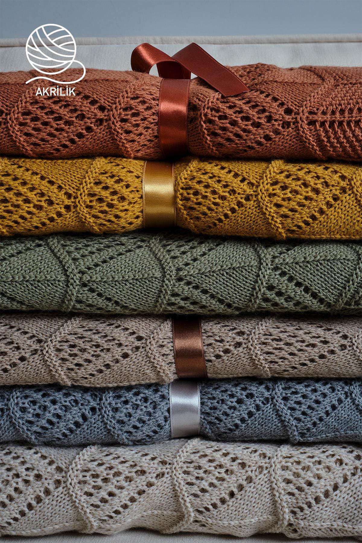Coperte da TV in diversi colori, realizzate in filato acrilico con motivo a maglia profonda