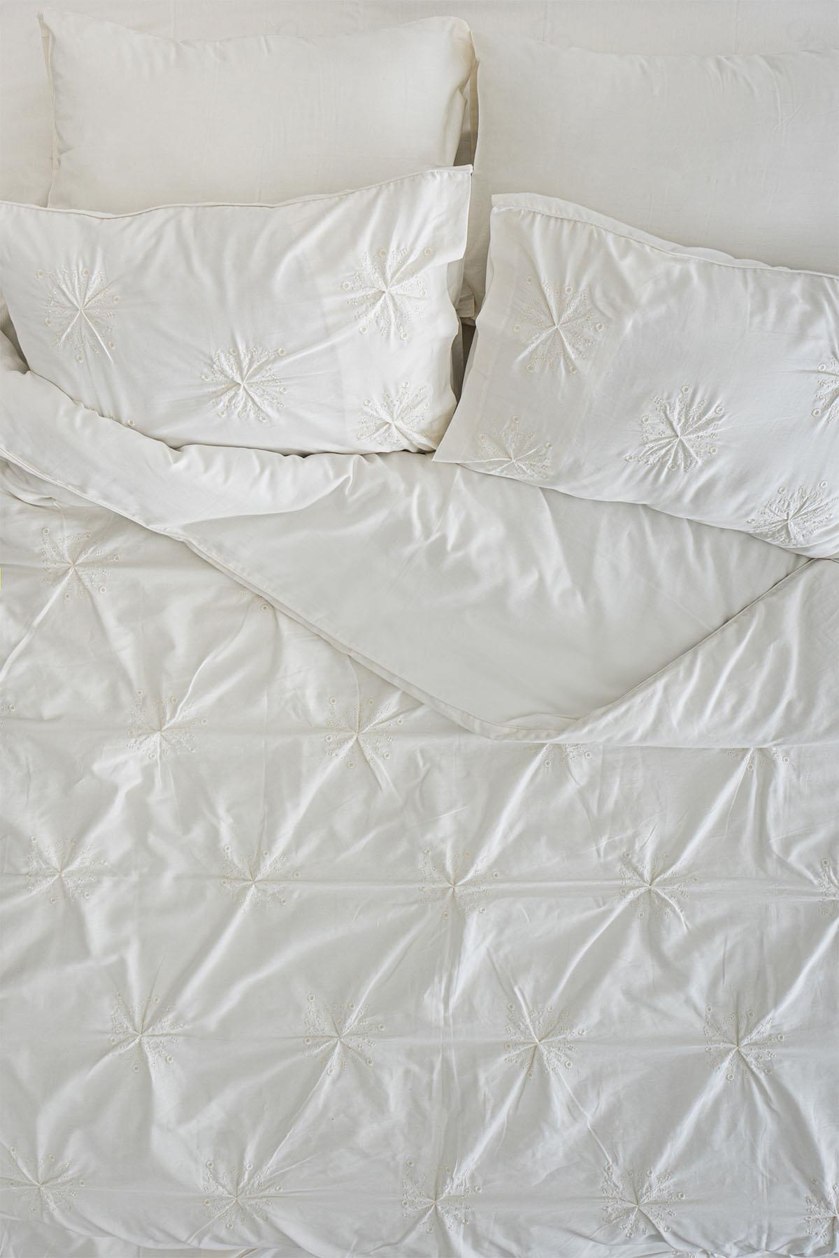 Set di biancheria da letto matrimoniale in raso di cotone a 6 pezzi con elegante ricamo floreale a spirale