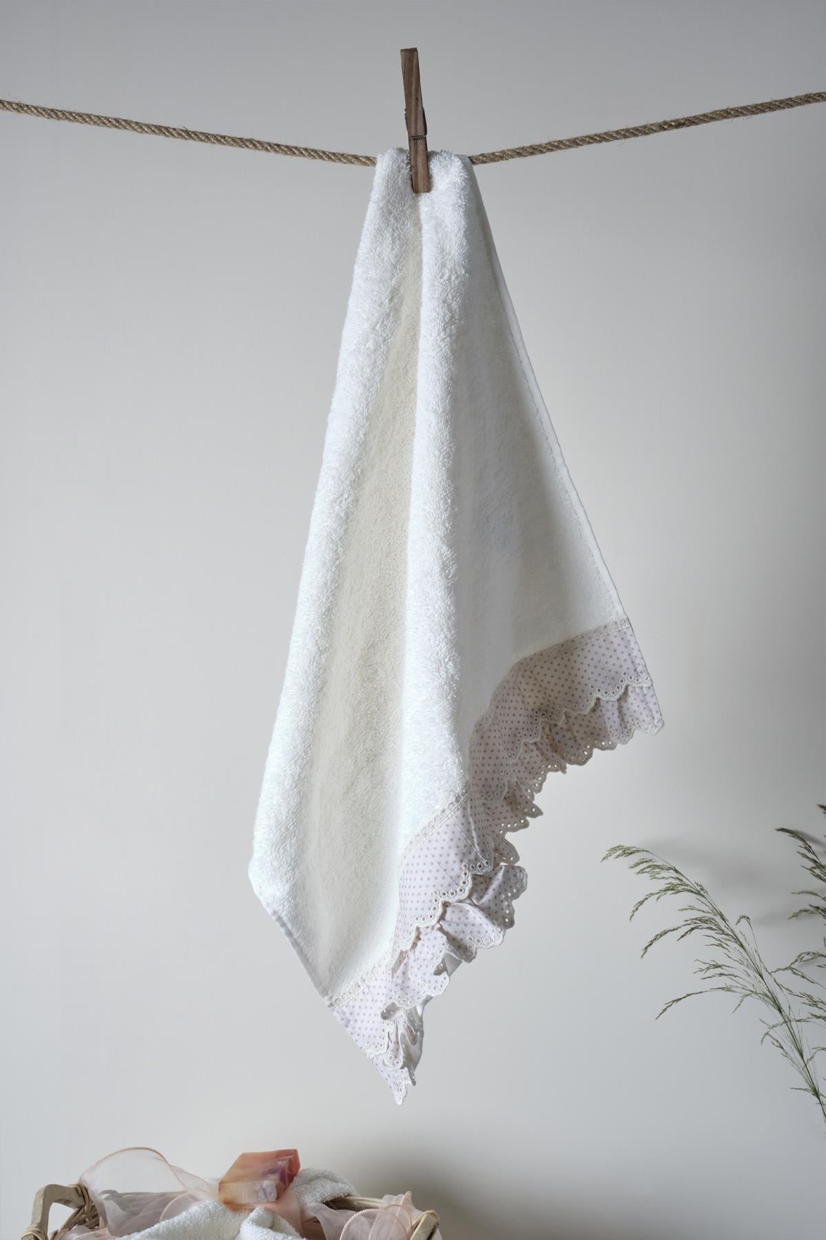 Set di 2 asciugamani viso da regalo Irena (50 x 80 cm)