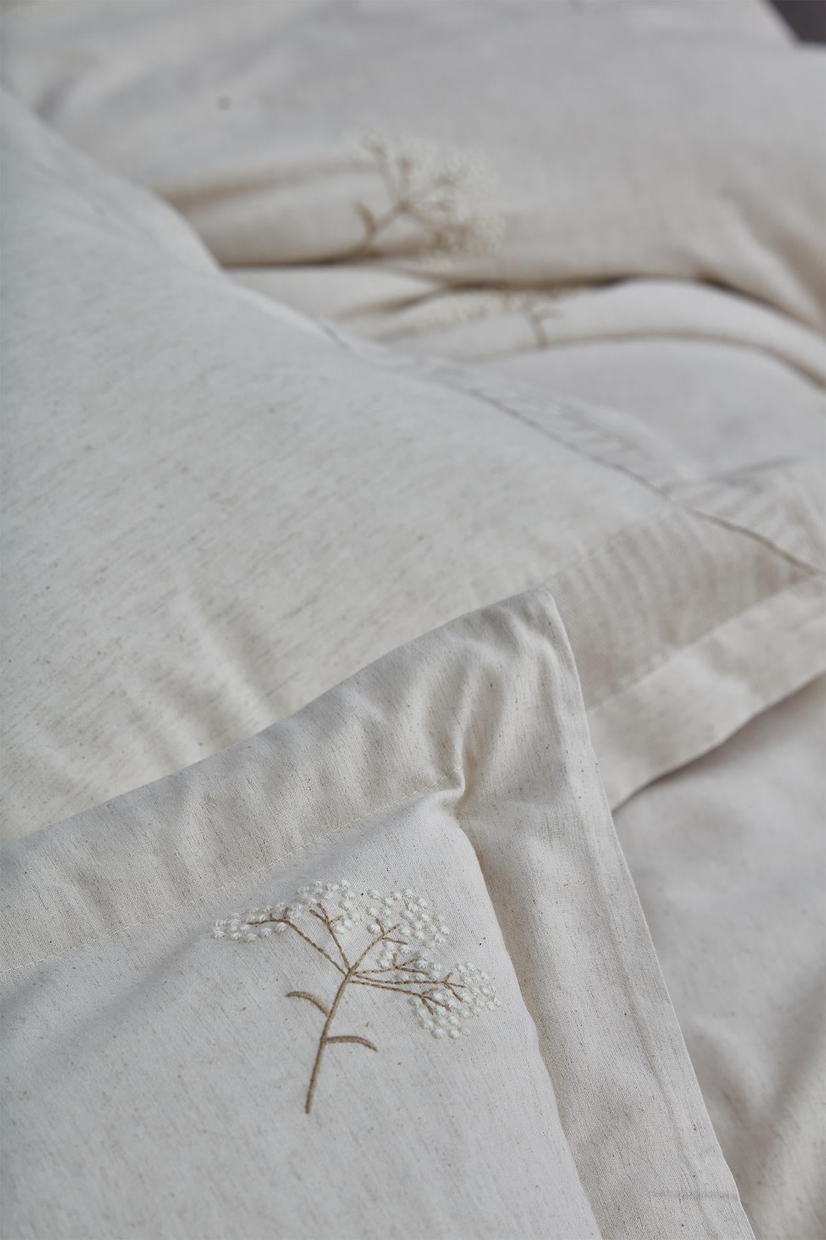 Set Copripiumino 6 Pezzi Loya in Raso di Cotone con Ricamo Floreale, Super King Size