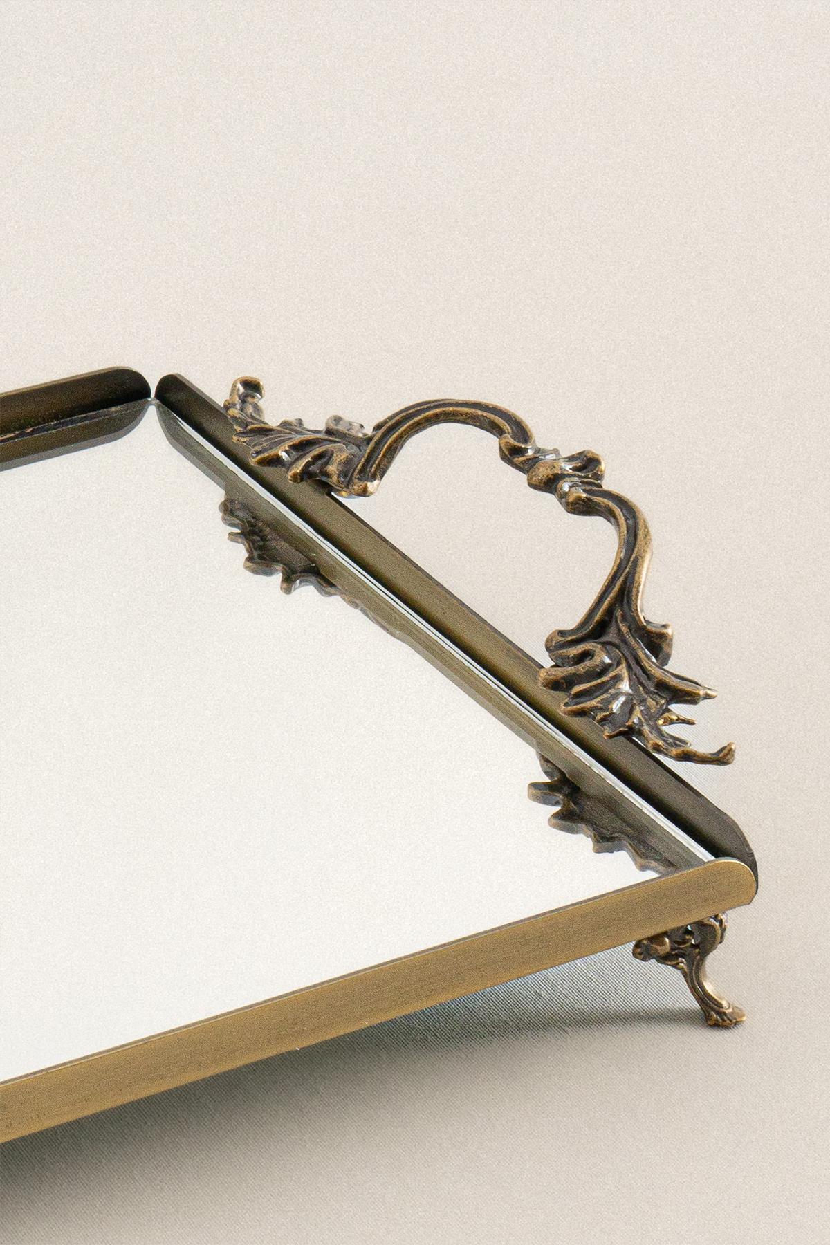 Vassoio rettangolare dall'aspetto anticato con eleganti manici in metallo, superficie a specchio, vassoio decorativo