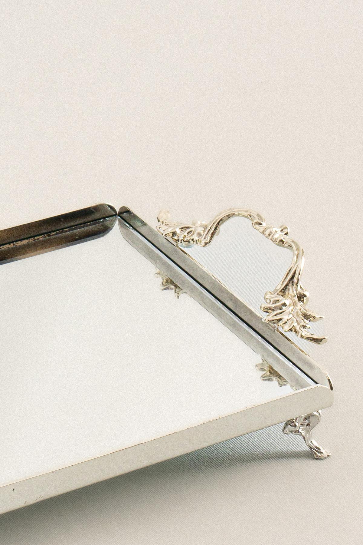Piccolo vassoio rettangolare in argento con manici eleganti, vassoio da portata decorativo con piedini