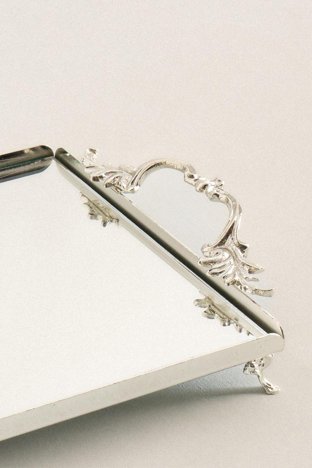 Vassoio rettangolare decorativo con superficie a specchio, manici eleganti e finitura color argento