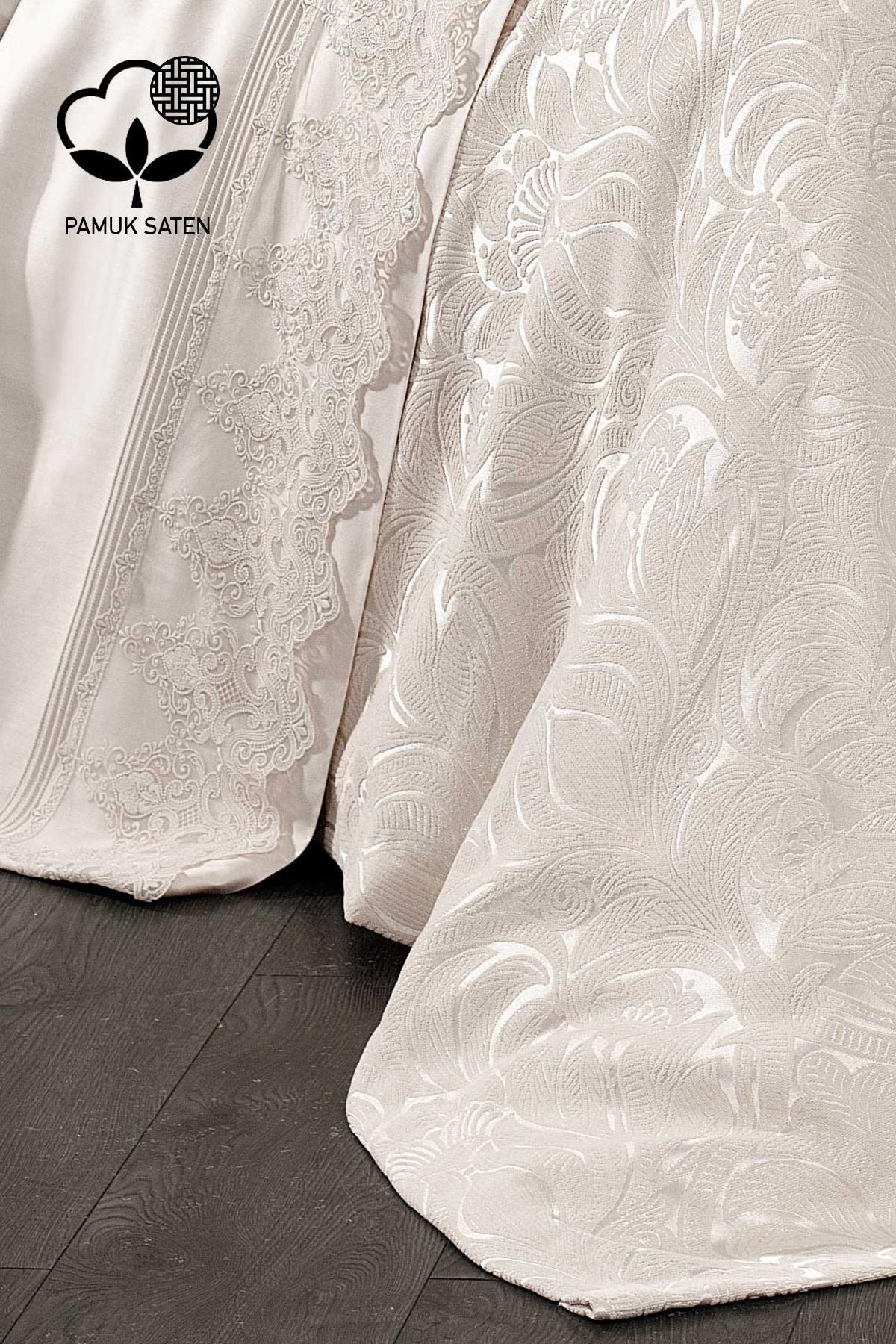 Set copripiumino con piqué in raso di cotone jacquard e con volant Marissa - Nazik Home - Dai valore alla tua casa!