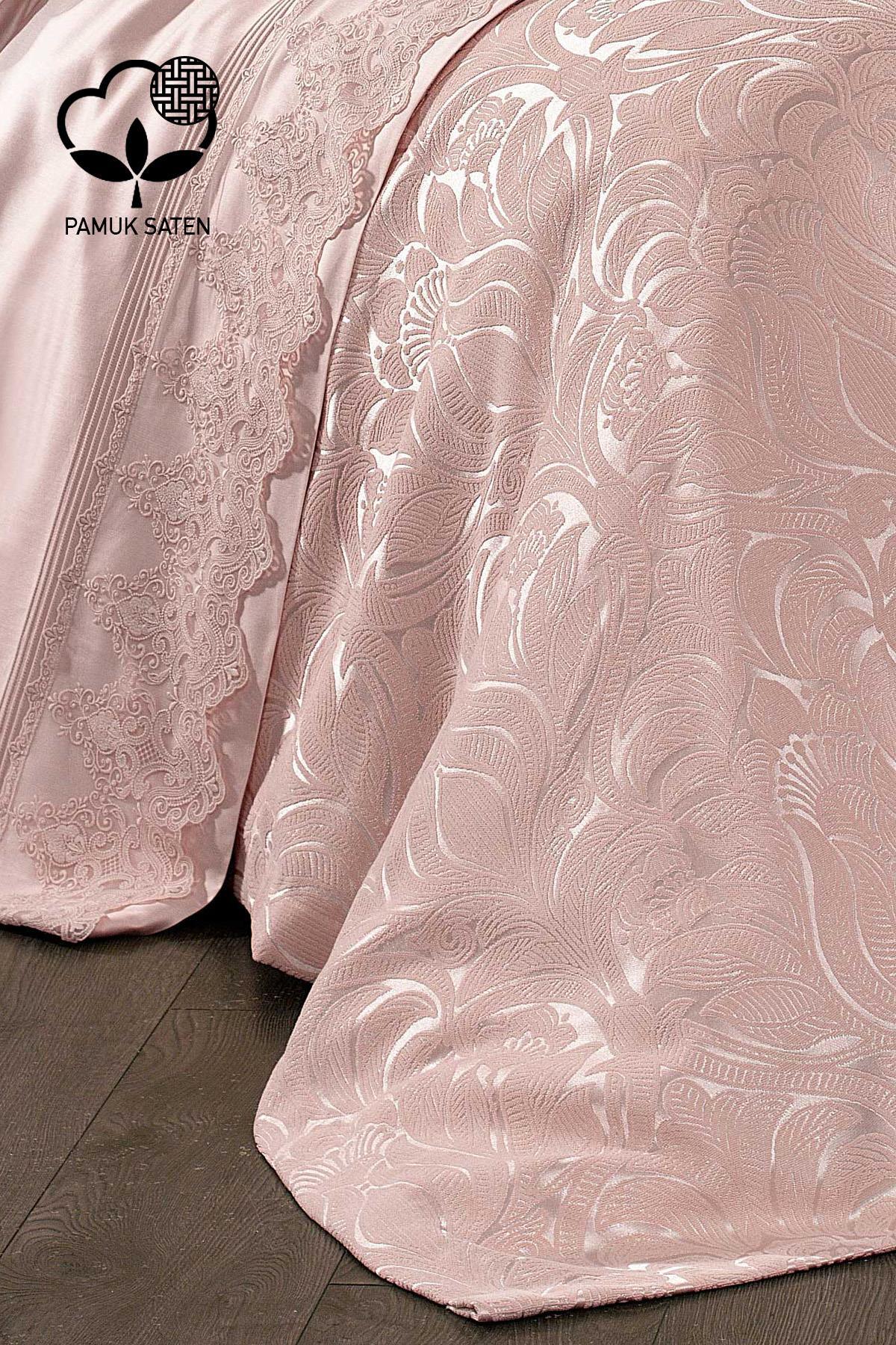 Set copripiumino con piqué in raso di cotone jacquard e con volant Marissa - Nazik Home - Dai valore alla tua casa!