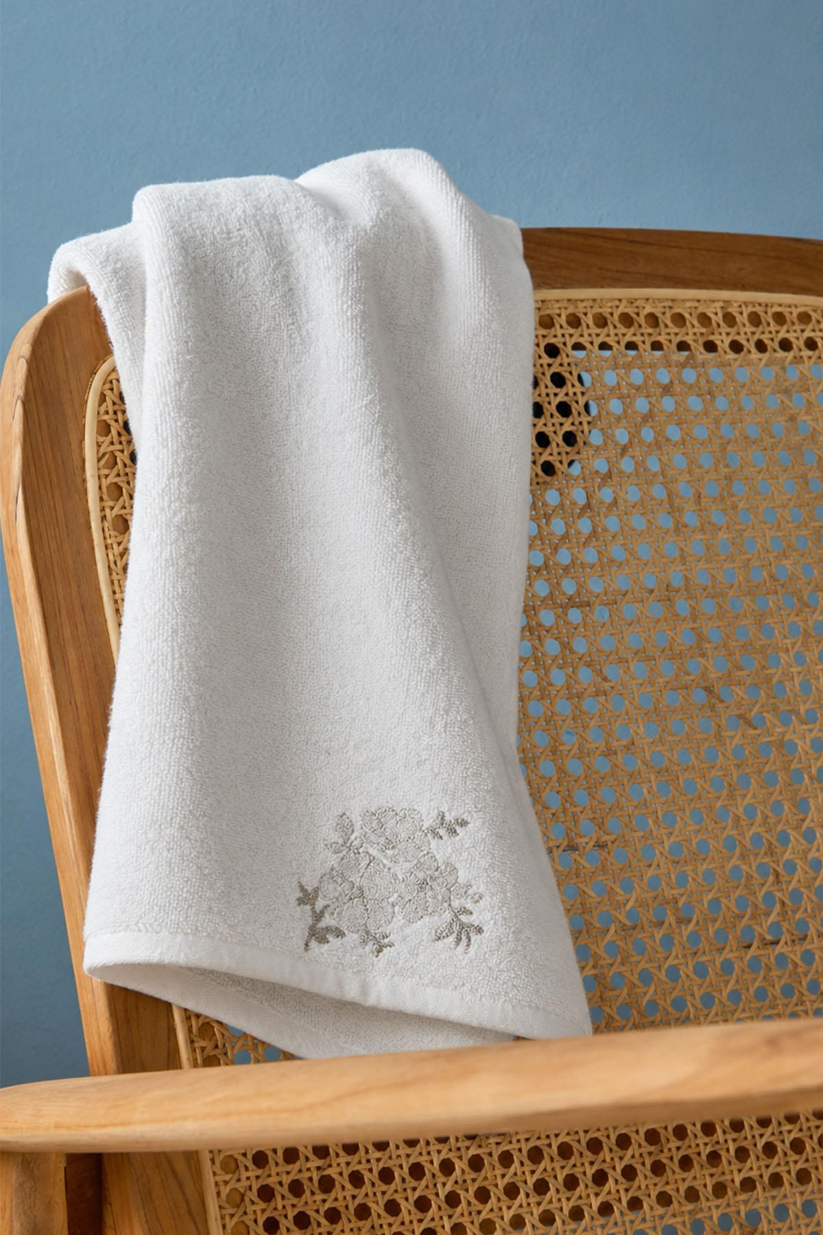 Asciugamano da bagno Nella con motivo floreale (90 x 150 cm)