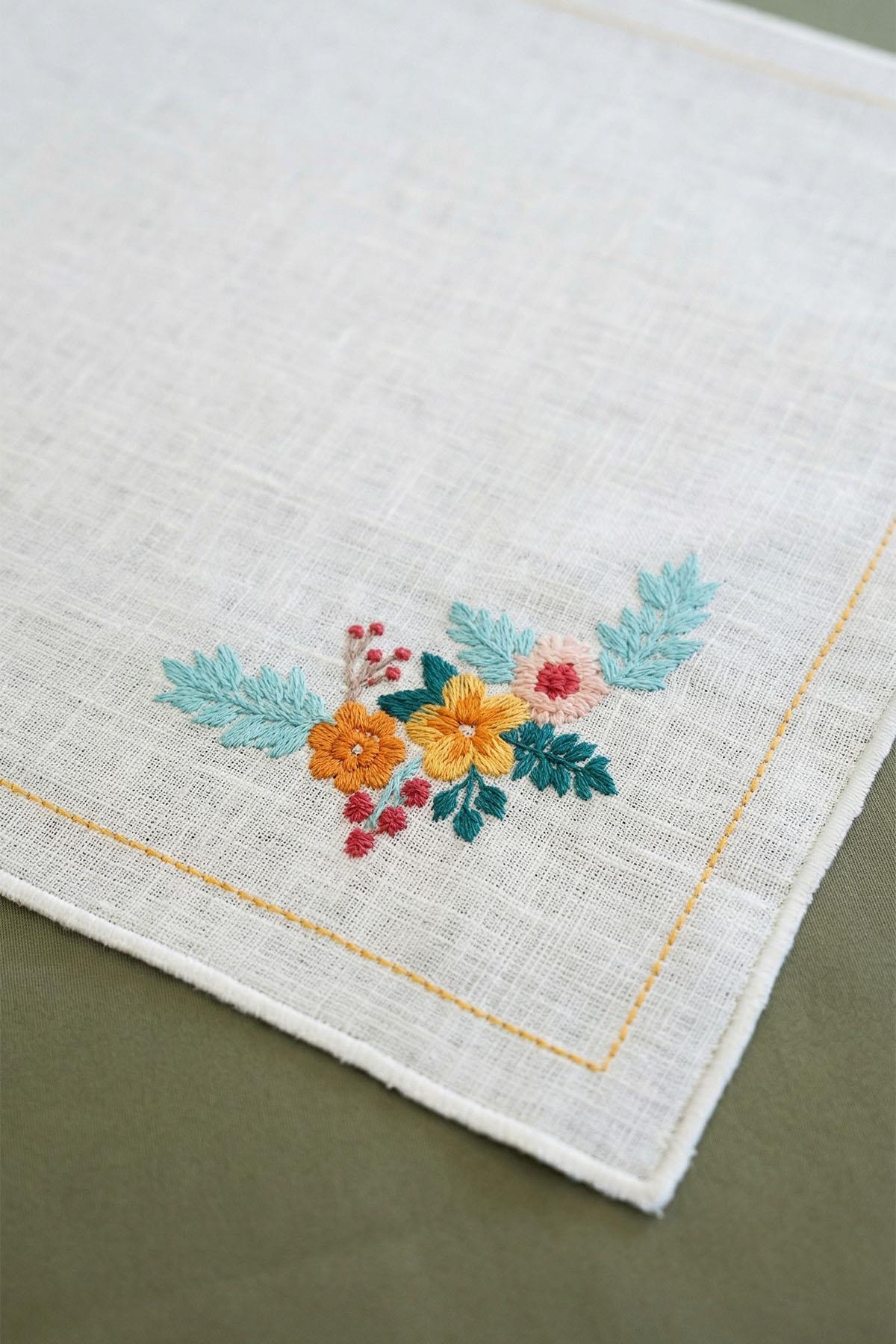 Tovaglietta Americana Antimacchia con Ricamo Floreale Arancione (35 x 50 cm)