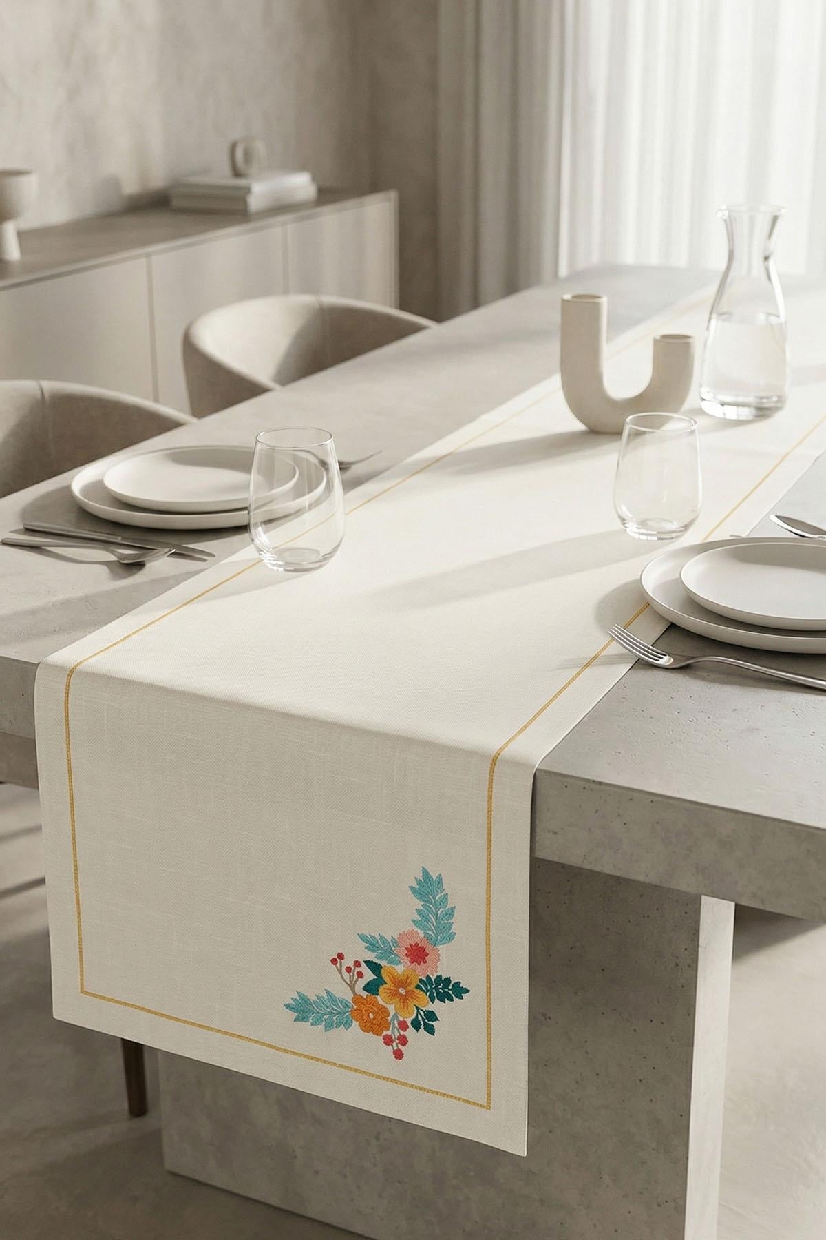 Runner antimacchia con ricamo floreale arancione (40 x 140 cm)