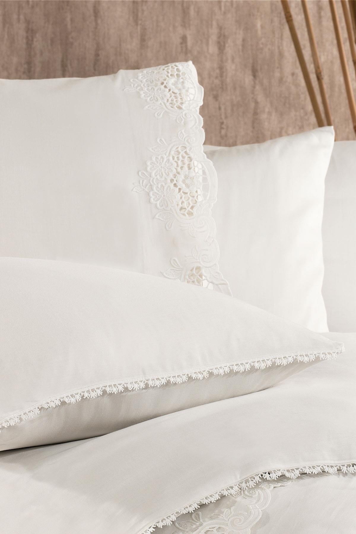 Set di biancheria da letto matrimoniale Puerta in raso di cotone con ricami floreali, 6 pezzi