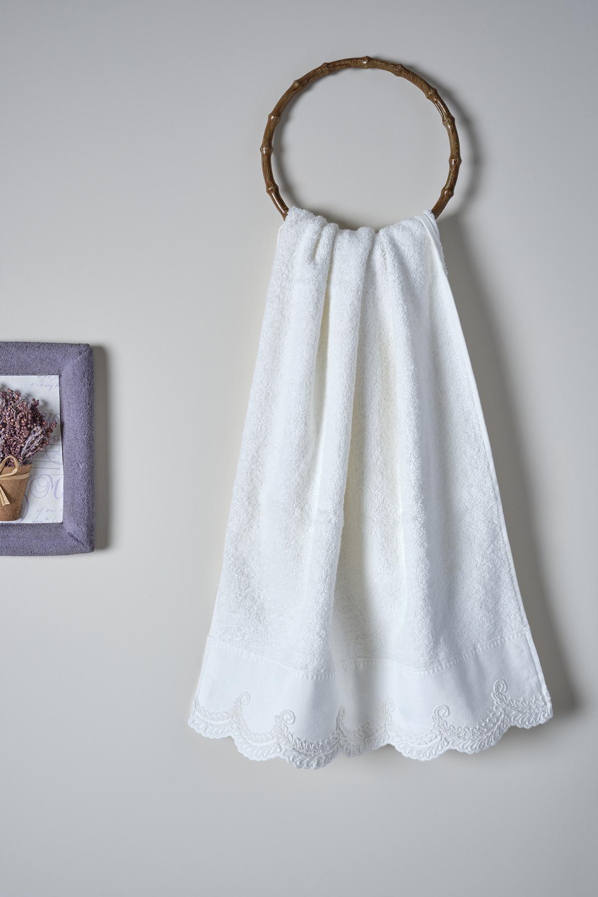 Asciugamano corpo bianco con ricami in pizzo, appeso alla parete, 90x150 cm, decorazione per il bagno