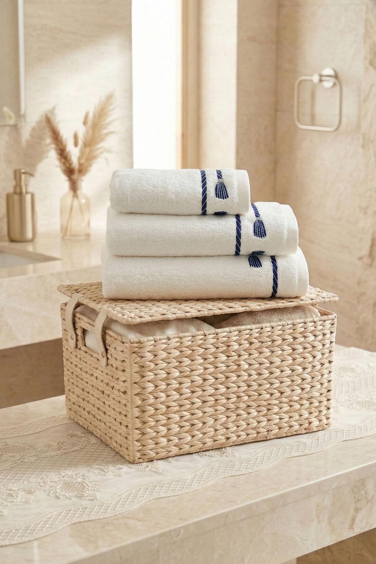 Roman Embroidered Hand Towel (30 x 50 cm)