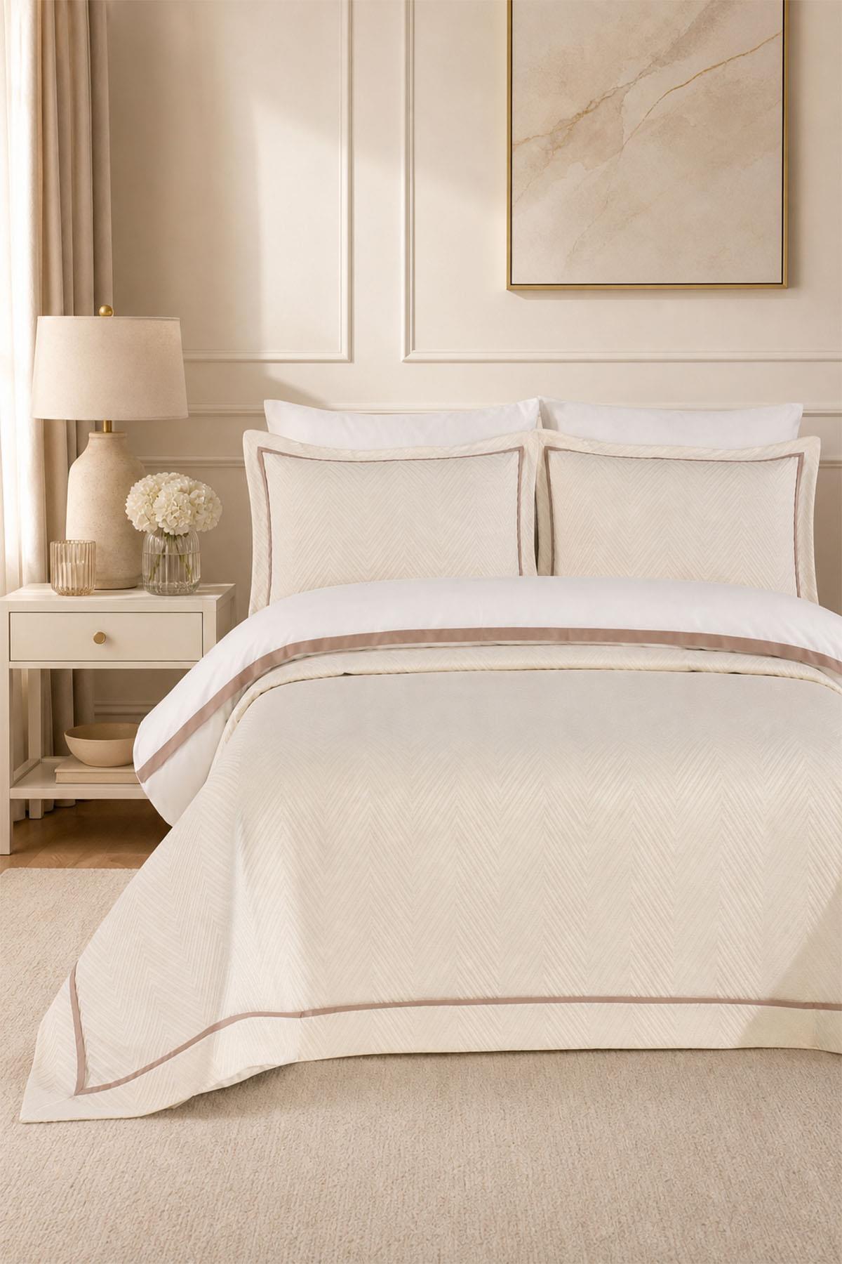 Soreno Striped Detail Super King Size 7-Piece Duvet Cover + Quilt Set