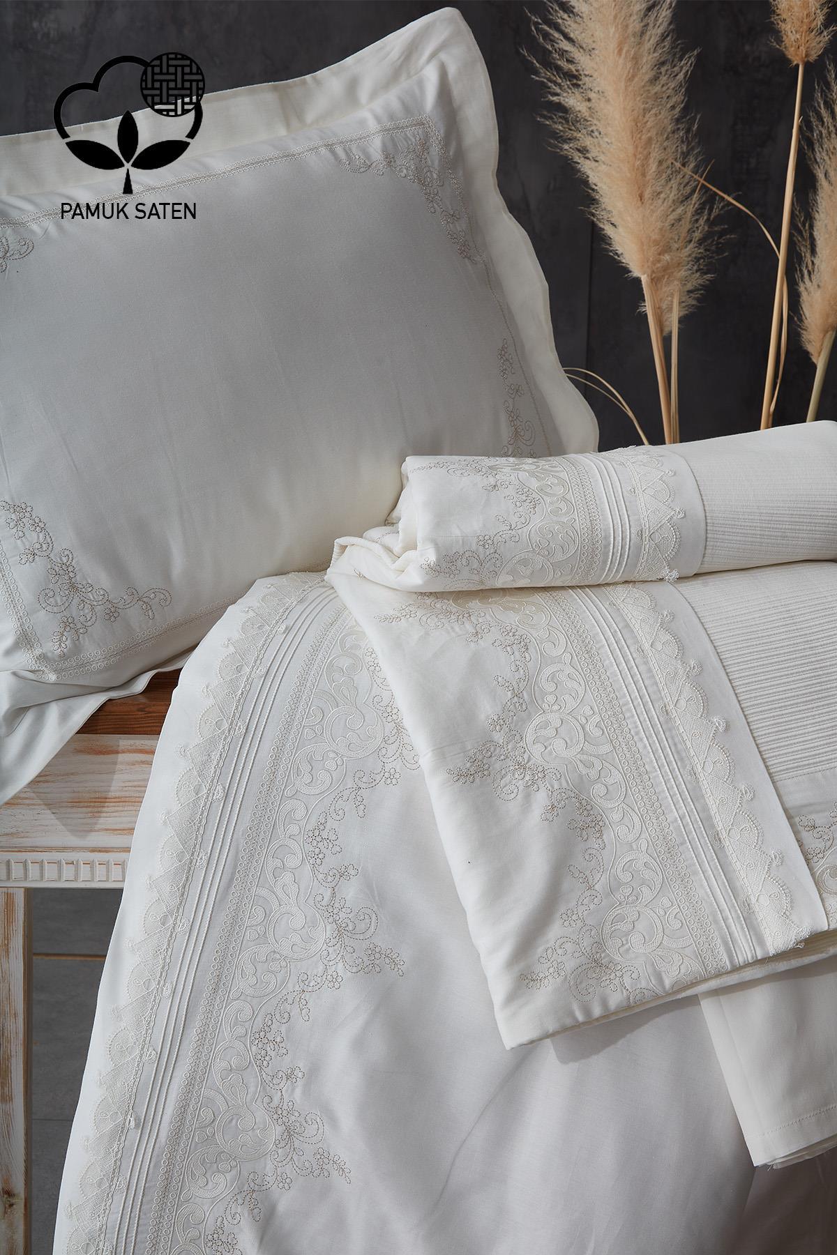 Set di copripiumino e copriletto matrimoniale in raso di cotone bianco con ricami color rubino